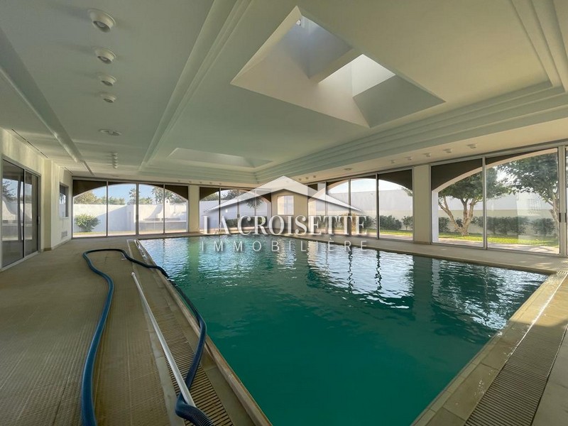 Villa S+7 avec piscine à La Soukra 